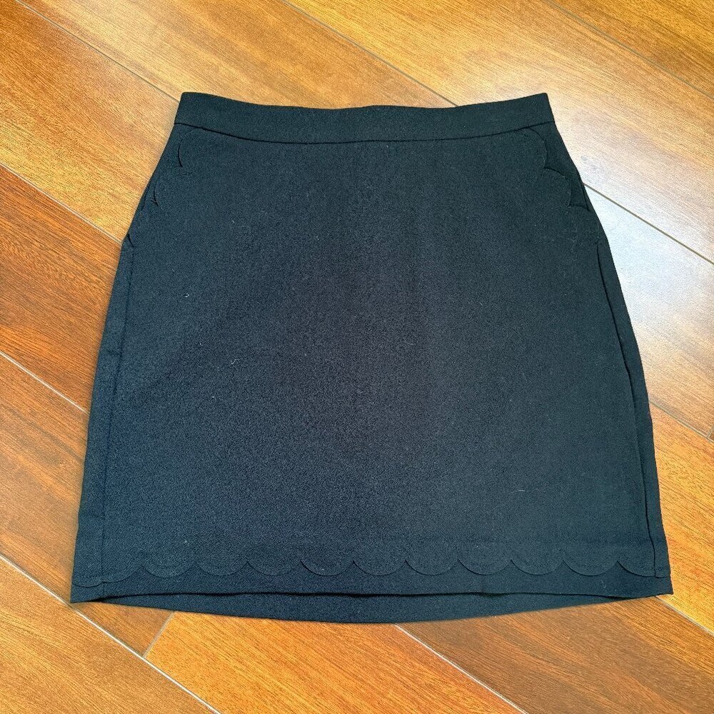 Banana Republic Scalloped Edge Black Skirt Size 2 - Picture 2 of 8